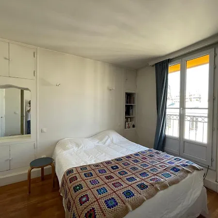 Διαμέρισμα Parisian With Balcony Canal St Martin *