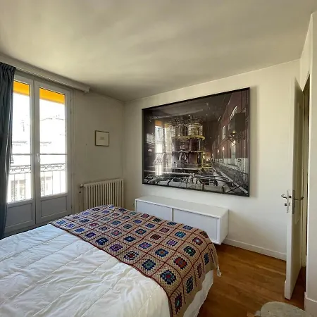 Parisian With Balcony Canal St Martin *